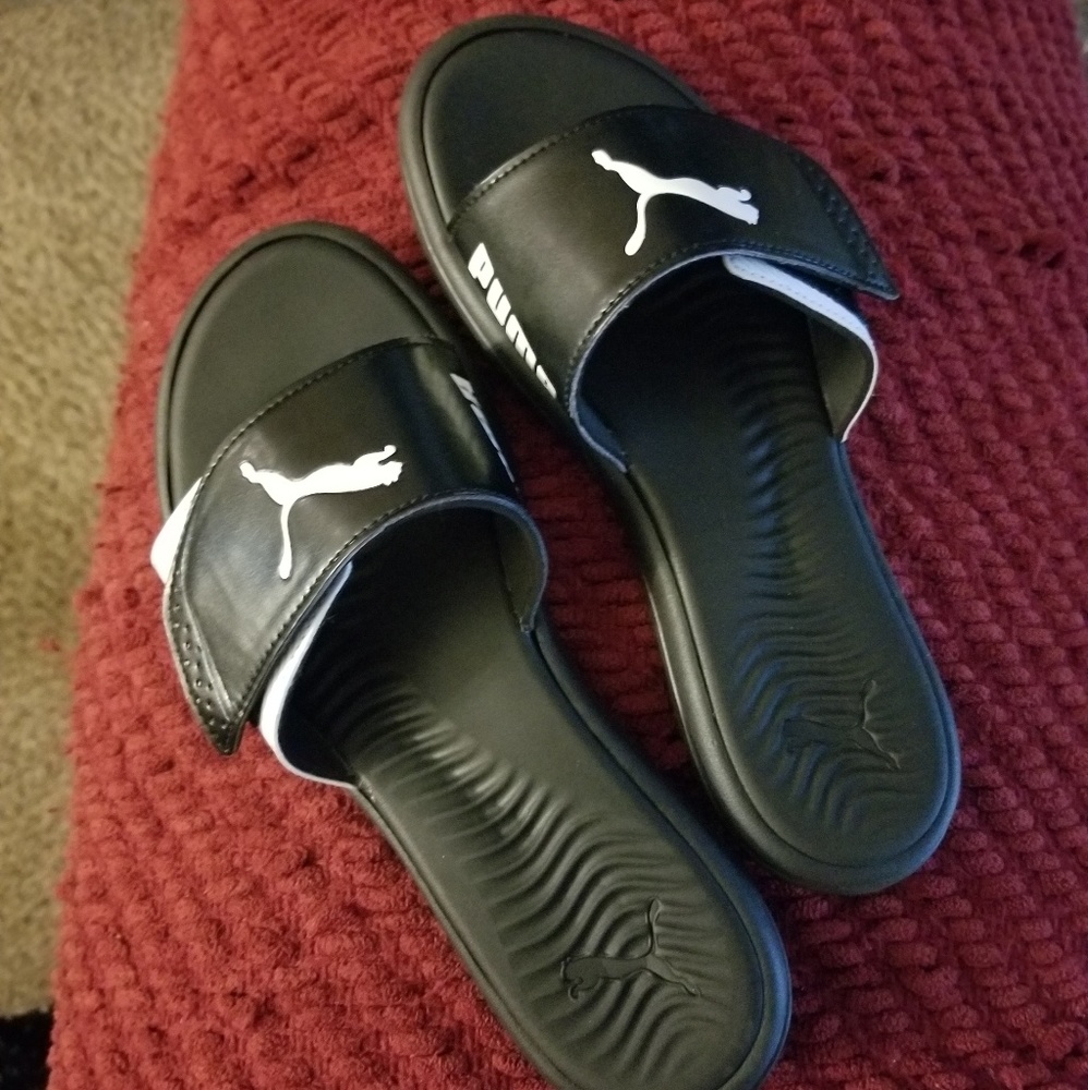 Puma like new black & white slides
